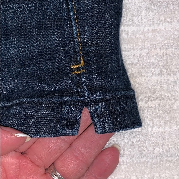 LNC American Eagle size 6 stretch shorts. - Picture 6 of 8